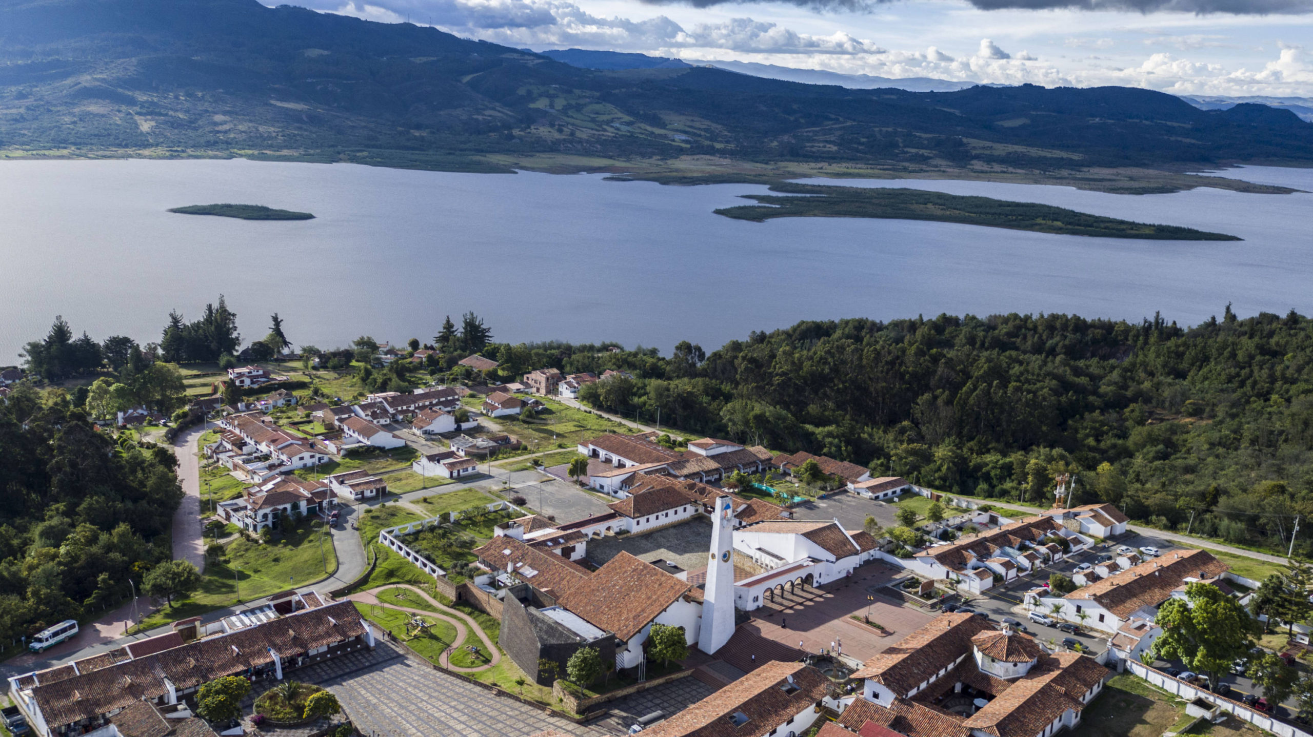 Tour a Guatavita y termales